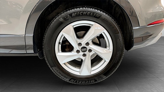 Audi Q3 6 of 14