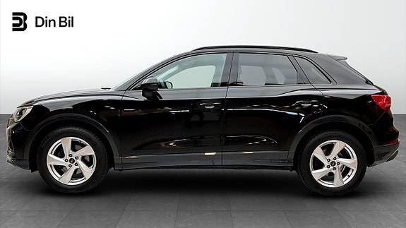 Audi Q3 2 of 5
