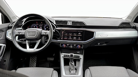 Audi Q3 12 of 14