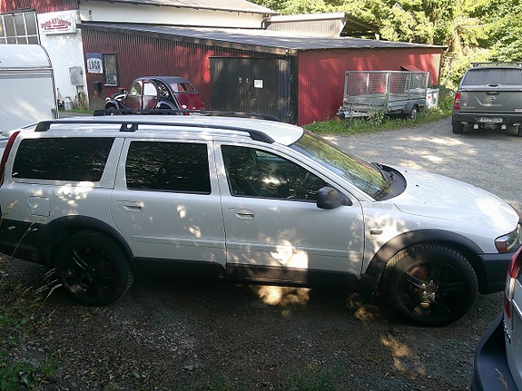 Volvo XC70 2 of 3
