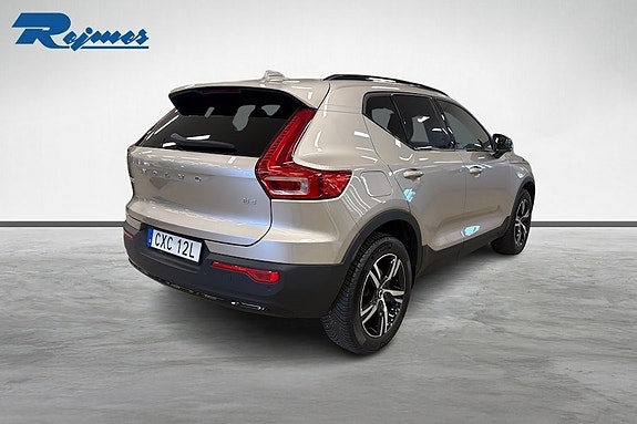 Volvo XC40 4 of 5