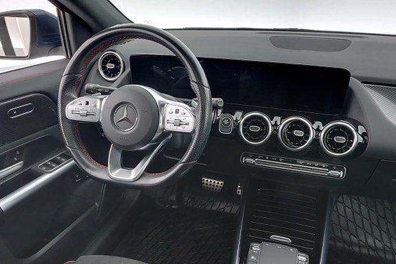 Mercedes-Benz GLA250 8 of 18