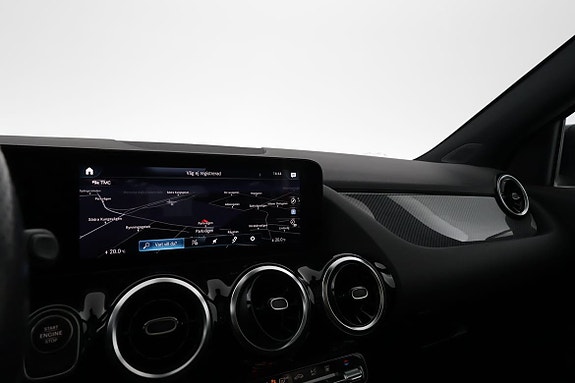 Mercedes-Benz GLA250 15 of 18