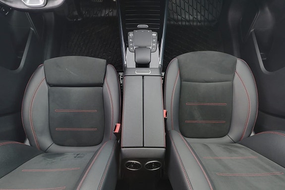 Mercedes-Benz GLA250 9 of 18