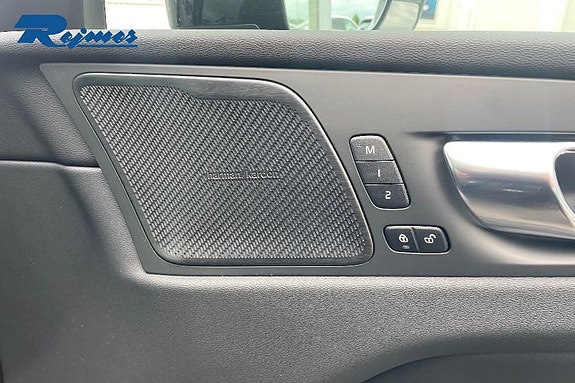 Volvo XC60 16 of 23