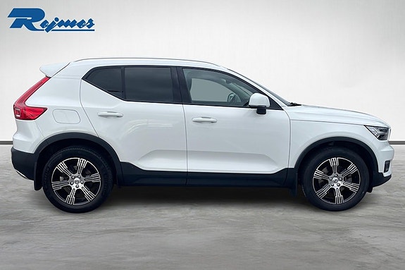 Volvo XC40 6 of 24