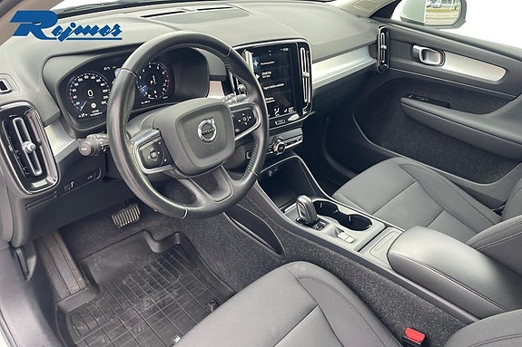 Volvo XC40 11 of 24
