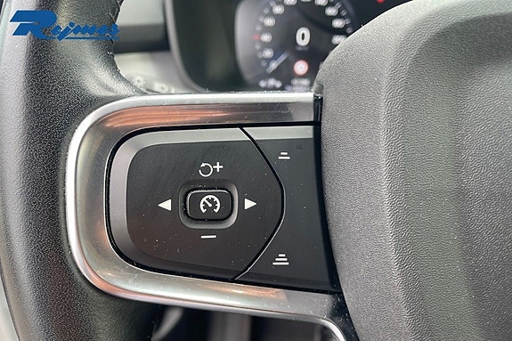 Volvo XC40 17 of 24