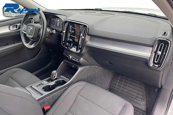 Volvo XC40 12 of 24