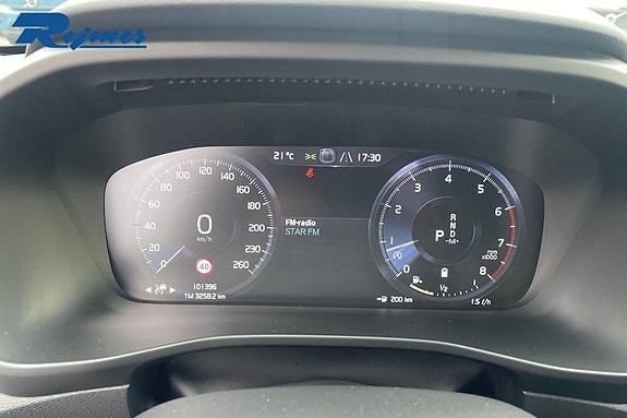 Volvo XC40 14 of 24