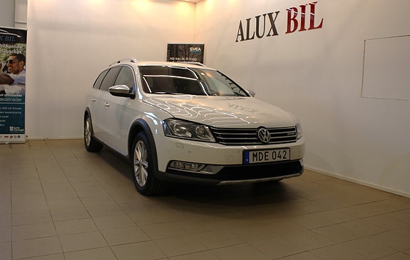 Volkswagen Passat Alltrack 2 of 5