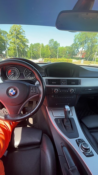 BMW 325i 5 of 5