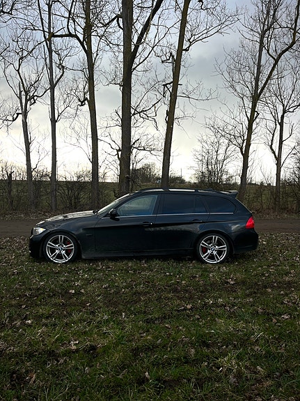 BMW 325i 2 of 5