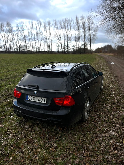 BMW 325i 4 of 5
