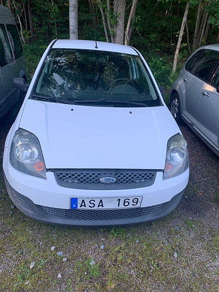 Ford Fiesta 3 of 5