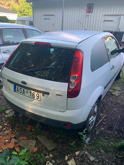 Ford Fiesta 4 of 5