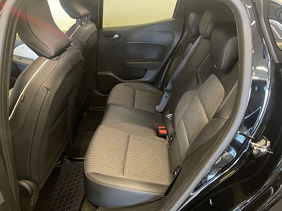 Renault Clio 12 of 12
