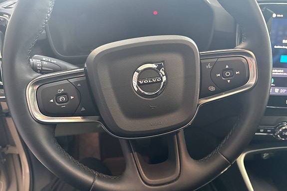Volvo EX40 17 of 23