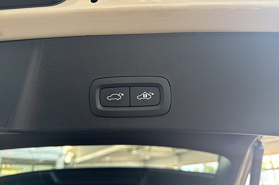 Volvo EX40 15 of 23