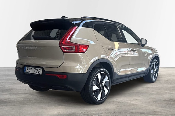 Volvo EX40 3 of 5