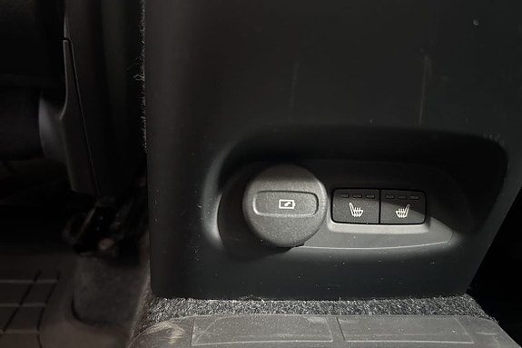 Volvo EX40 18 of 23