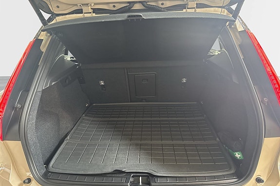 Volvo EX40 8 of 23