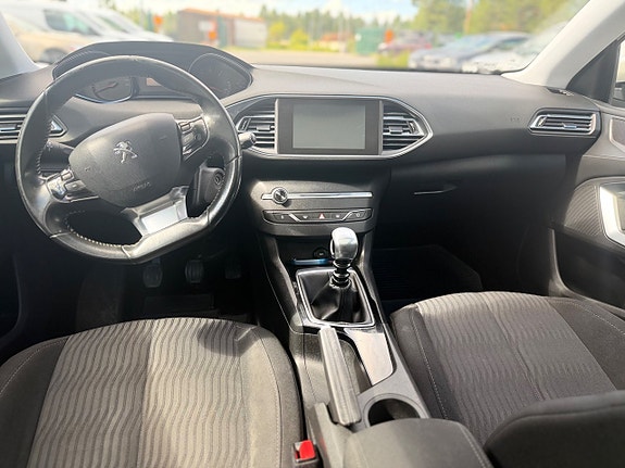 Peugeot 308 3 of 5