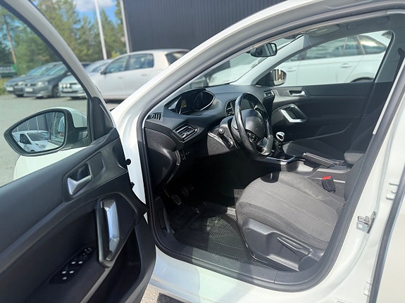 Peugeot 308 4 of 5