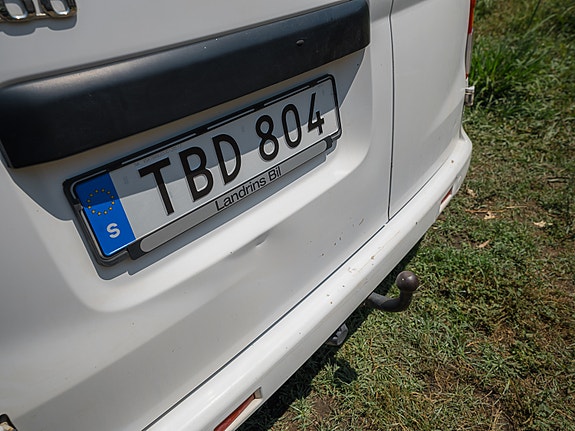 Nissan NV200 9 of 15