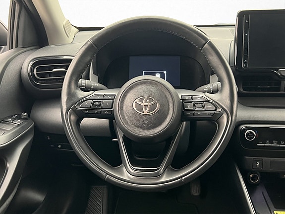 Toyota Yaris 13 of 30
