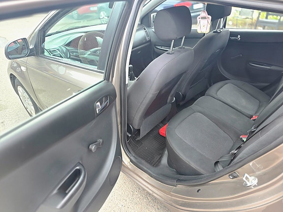 Hyundai i20 10 of 20