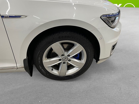 Volkswagen Passat 8 of 24