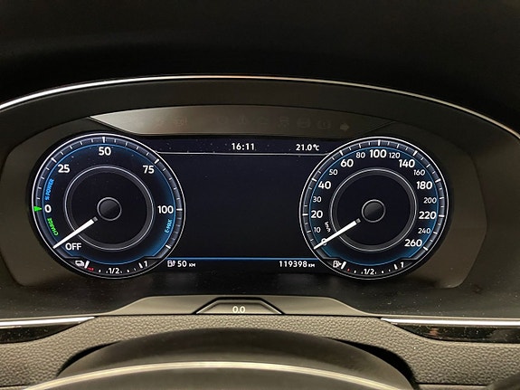 Volkswagen Passat 12 of 24