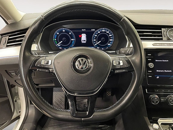 Volkswagen Passat 13 of 24