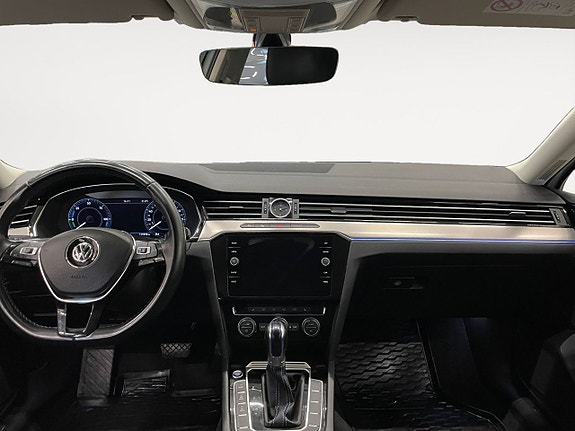 Volkswagen Passat 10 of 24