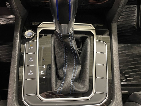Volkswagen Passat 21 of 24