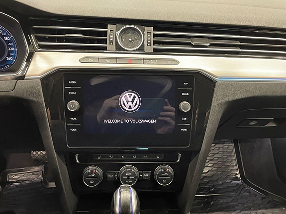 Volkswagen Passat 11 of 24