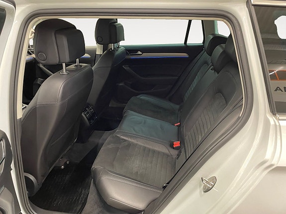 Volkswagen Passat 14 of 24