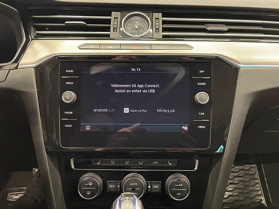 Volkswagen Passat 18 of 24