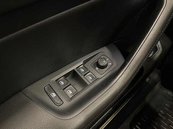 Volkswagen Passat 19 of 24