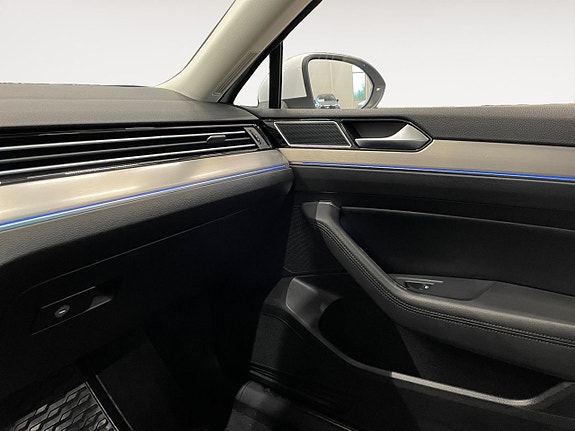 Volkswagen Passat 22 of 24
