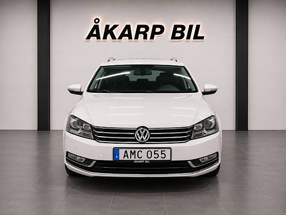 Volkswagen Passat 2 of 16