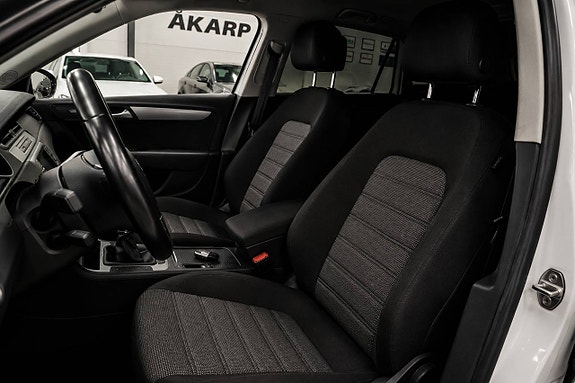 Volkswagen Passat 14 of 16