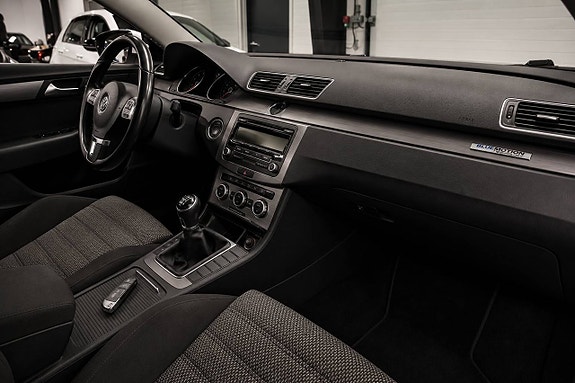 Volkswagen Passat 13 of 16