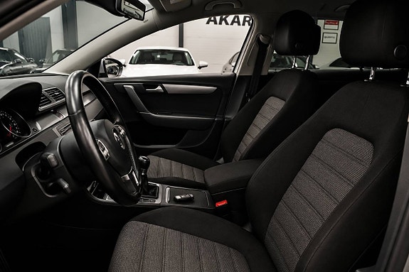 Volkswagen Passat 12 of 16