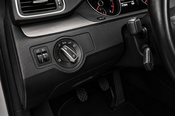 Volkswagen Passat 11 of 16
