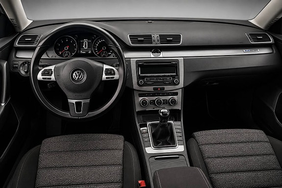 Volkswagen Passat 9 of 16