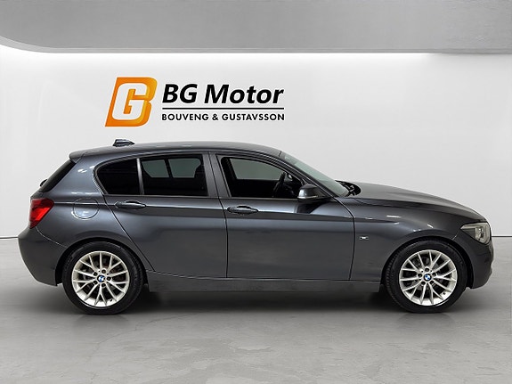 BMW 118d 3 of 5