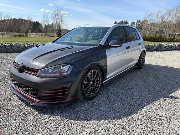 Volkswagen Golf VII 9 of 16