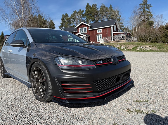 Volkswagen Golf VII 10 of 16